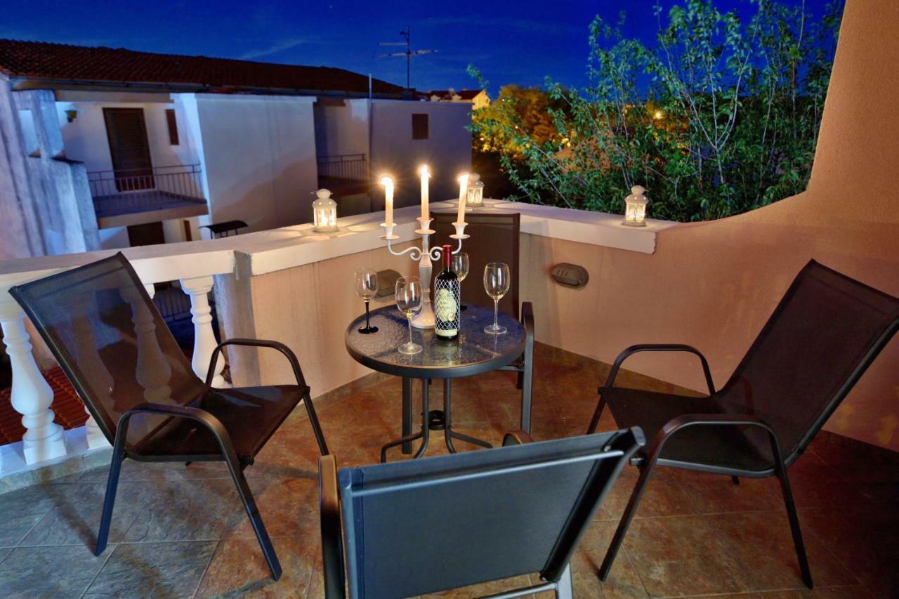 Apartmani Julija Vodice Dış mekan fotoğraf