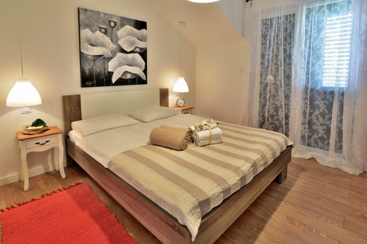 Apartmani Julija Vodice Dış mekan fotoğraf